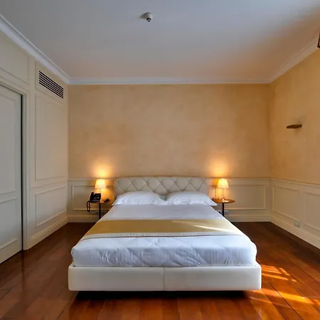 Rua Frati 48 In San Francesco Otel 5*