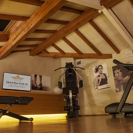 Rua Frati 48 In San Francesco Szálloda Modena