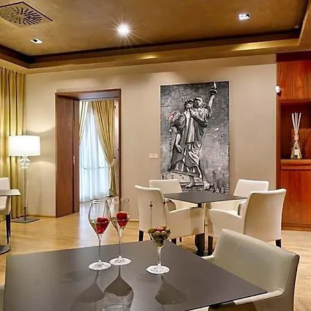 Rua Frati 48 In San Francesco 5* מודנה