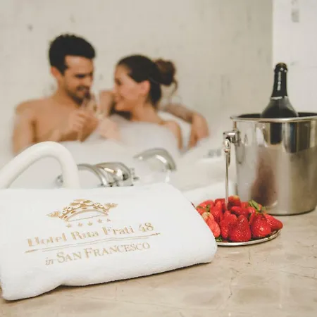 Rua Frati 48 In San Francesco モデナ