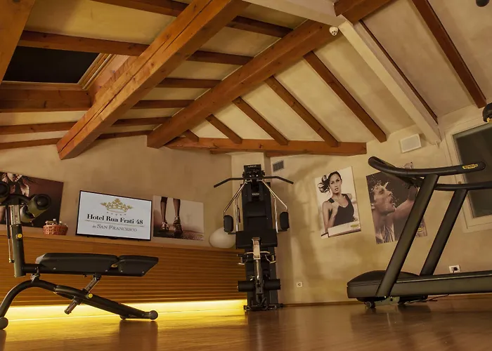 Rua Frati 48 In San Francesco Hotel Modena